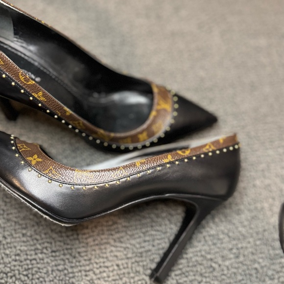 Louis Vuitton Black/Brown Monogram and Leather Studded Pointed Pumps - Picture 4 of 10
